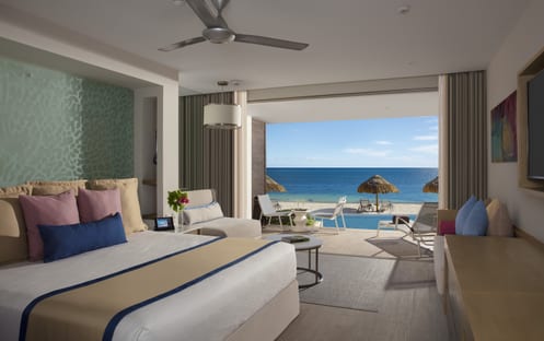 Preferred Club Junior Suite Swimout Ocean Front King